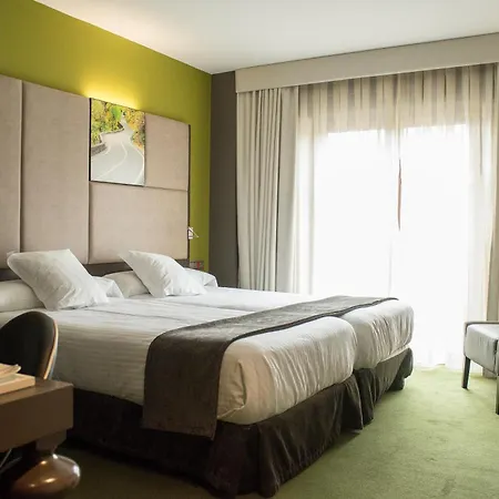 Costa Esmeralda סואנסס