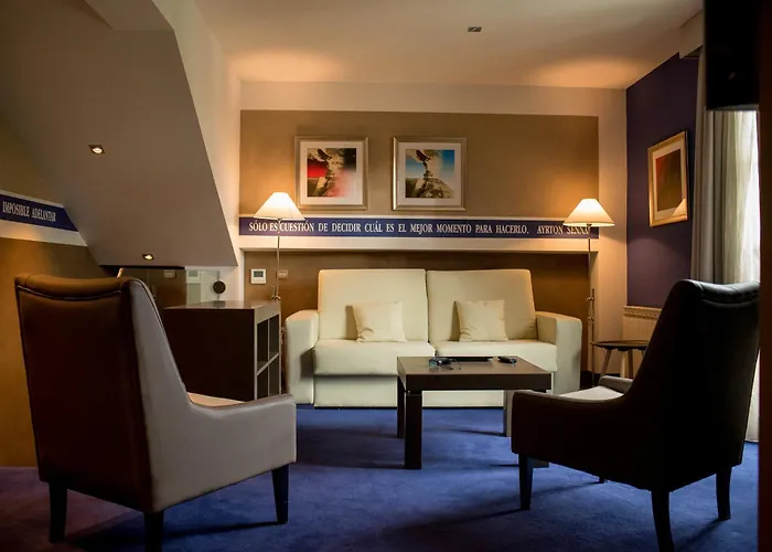 Costa Esmeralda Otel