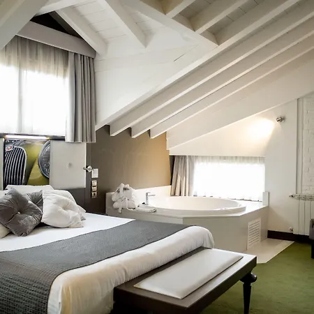 Costa Esmeralda Hotel