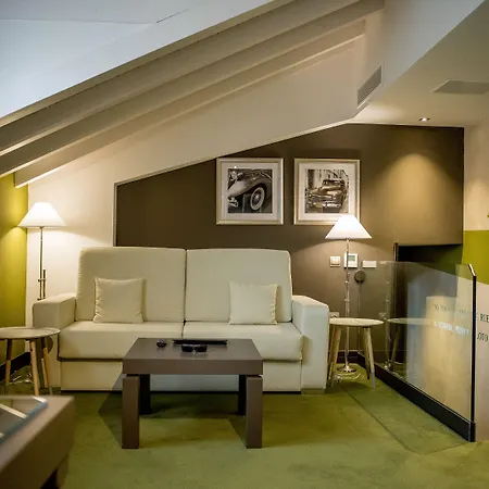 Costa Esmeralda Otel